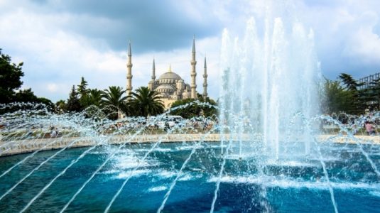 sultan-ahmed-istanbul-mosque-water-clouds-770x481